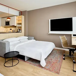 By Marriott מלון